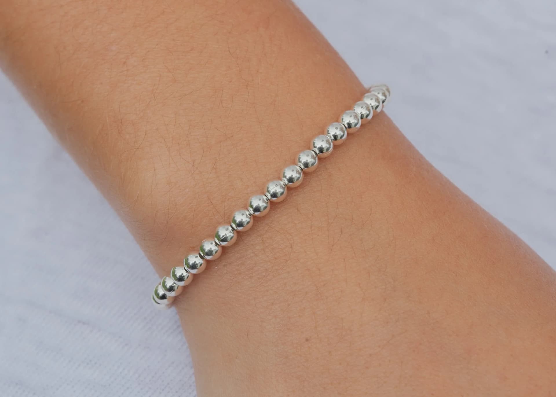 kugelarmbänder aus echten Edelsteinen für Energie und Stil