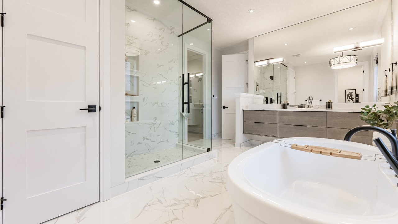 Wie Badmöbeln kombiniert wird: Stilvolle Lösungen für moderne Badezimmer