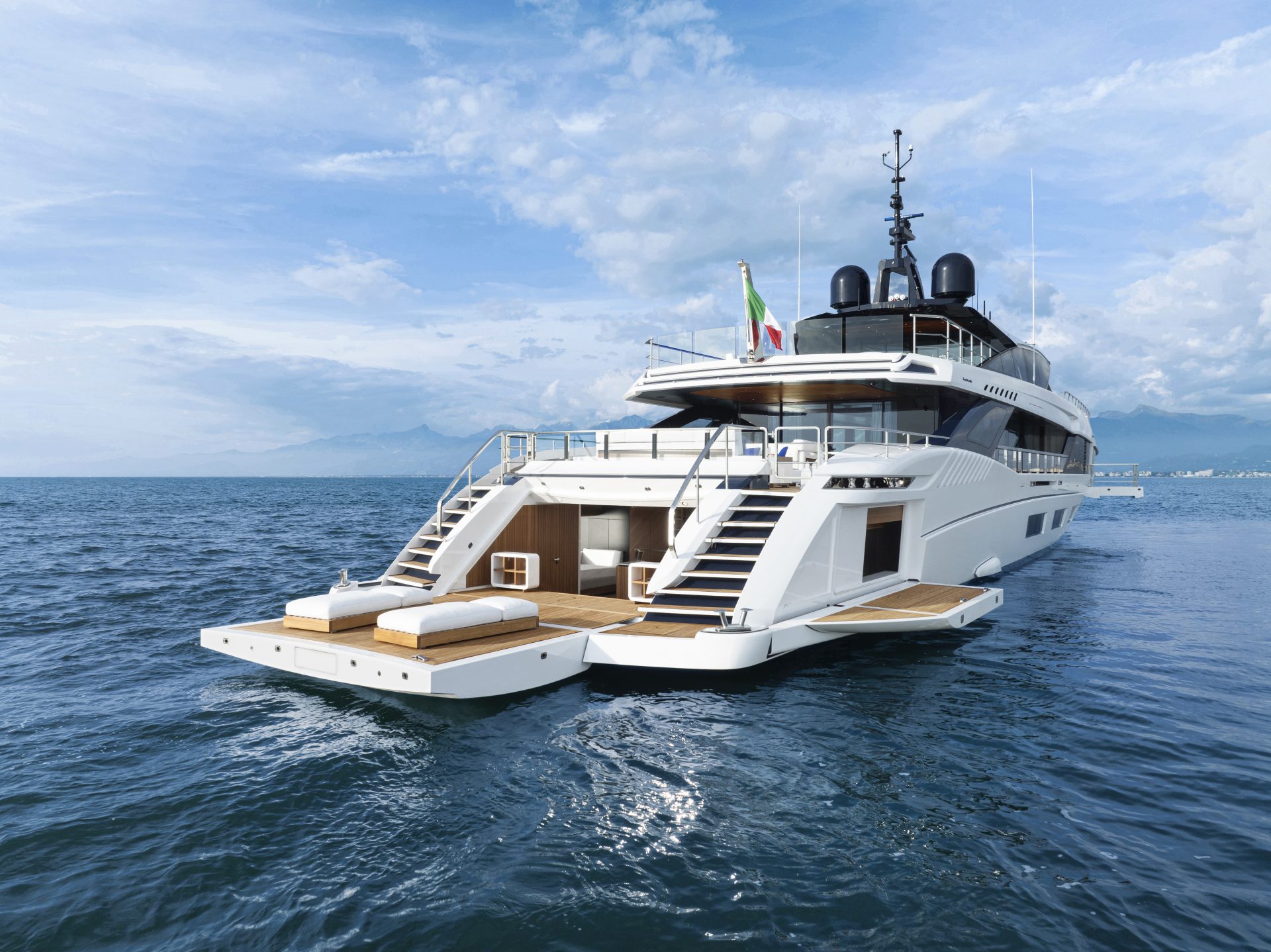 Einzigartige Küstenformationen bestaunen mit Yachtcharter in Griechenland