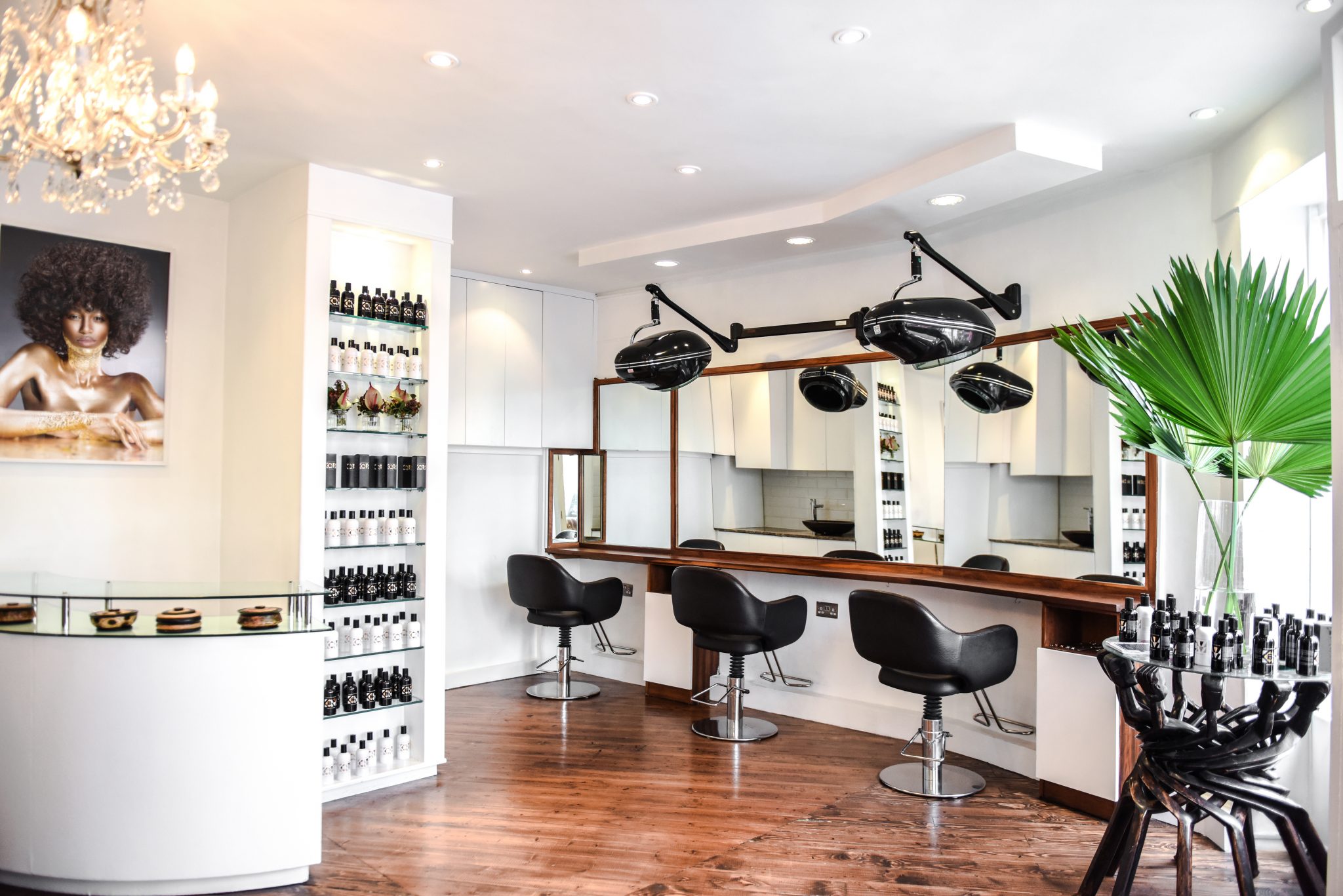 Stilvolle Einrichtung für Friseursalon entdecken – Versand gratis