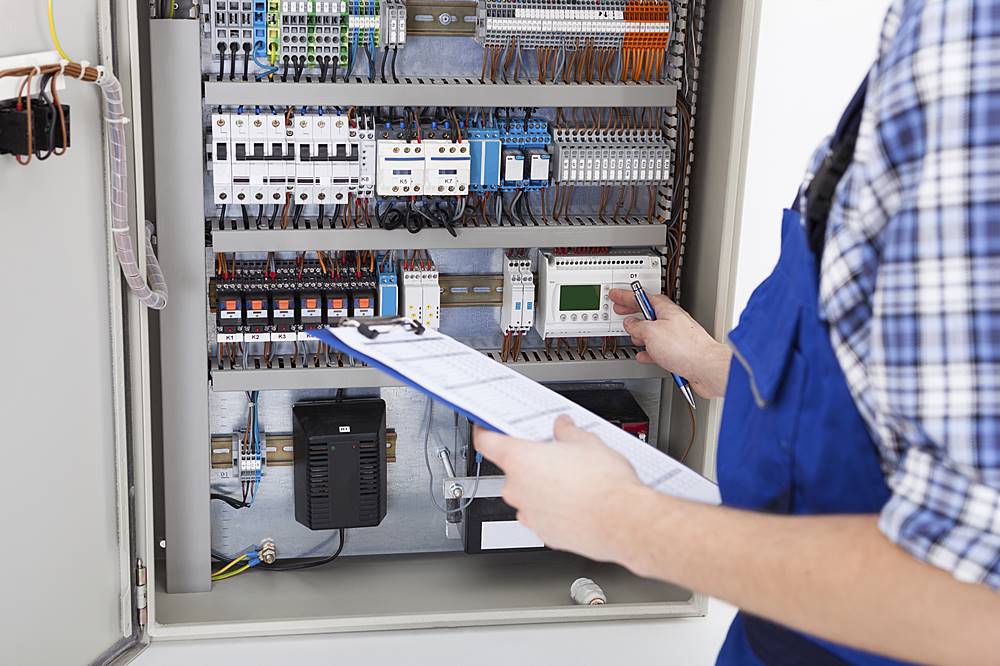 Prüfung ortsfester elektrischer Anlagen: Wichtige Sicherheitsmaßnahmen